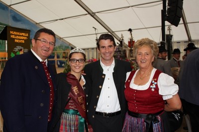 Landtagsabgeordneter Eric Beißwenger beim Hauchenbergringtreffen in Buchenberg zusammen mit Staatssekretär Franz-Josef Pschierer, Präsident des Allgäu Schwäbischen Musikbundes, Centa Theobald, der stellvertretenden Präsidentin und Melissa Schmid, der neuen Miss ASM