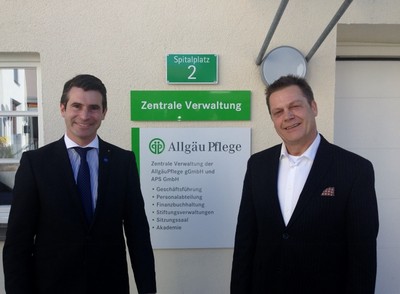 Landtagsabgeordneter Eric Beißwenger zusammen mit Geschäftsführer Ulrich Gräf von der Allgäu Pflege