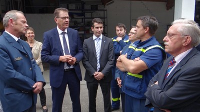 Bundesminister Dr. Gerd Müller, Landtagsabgeordnete Eric Beißwenger und Eberhard Rotter zu Besuch beim THW Lindenberg (Quelle:THW S. Habersetzer) 