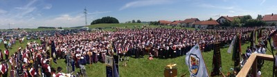 Bei traumhaft schönem Wetter feierte die Musikkapelle Reicholzried das 43. Bezirksmusikfest des Allgäu Schwäbischen Musikbundes - alle Musiker auf einem Bild - beeindruckend!