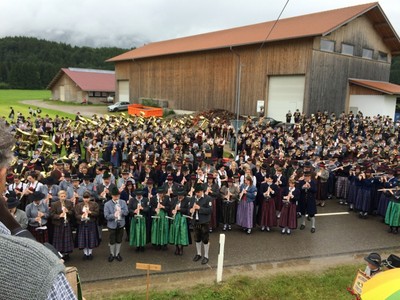 Kurze Regenpause beim Gemeinschaftschor in Untermaiselstein beim Bezirksmusikfest